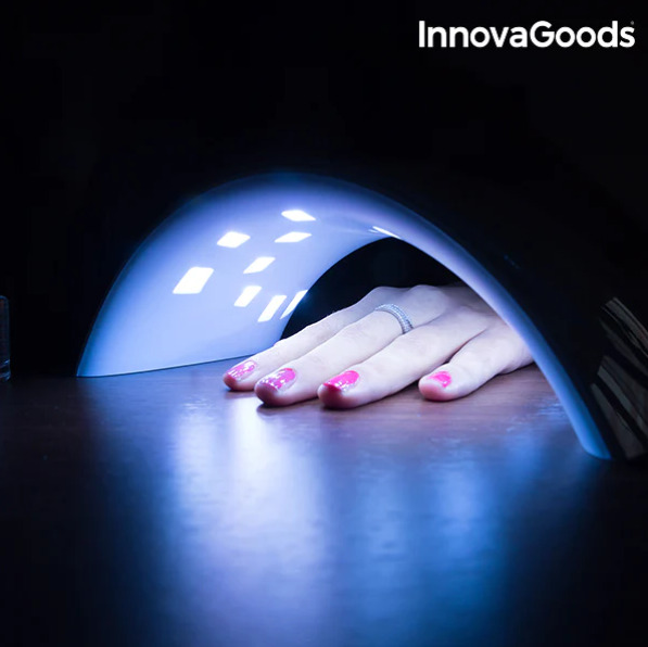 Има вграден сензор за близост, който се активира, когато поставите ръката или крака си под лампата.