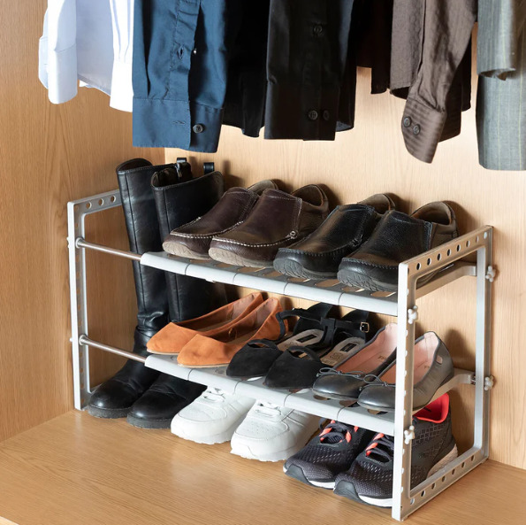 Върху него може да поставите любимите си чехли, пантофи, сандали или спортни обувки.