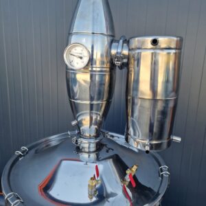 близак кадър на домашен казан за ракия Vevor D346 70