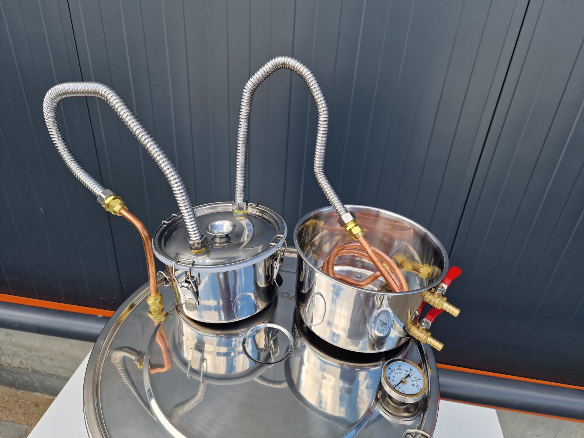 Казан за ракия Vevor V558-50, Вместимост 50 литра, Неръждавейка и медни серпентини, Термометър, Циркулационна помпа - Image 4