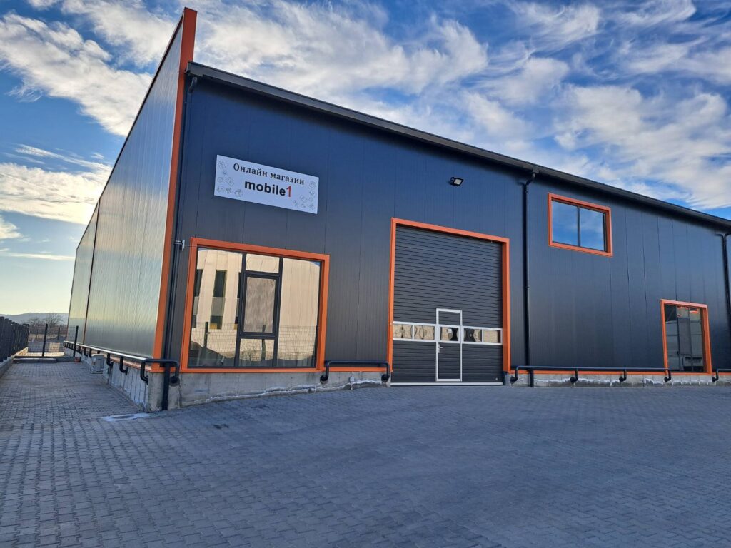 снимка отвън на склада на Мобайл 1 ЕООД - mobile1.bg