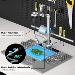 Дигитален микроскоп Andonstar AD246SM-Plus върху работна станция с поставка за инструменти и гъвкави помощни ръце за запояване – идеален за електронни ремонти и прецизна работа с платки.