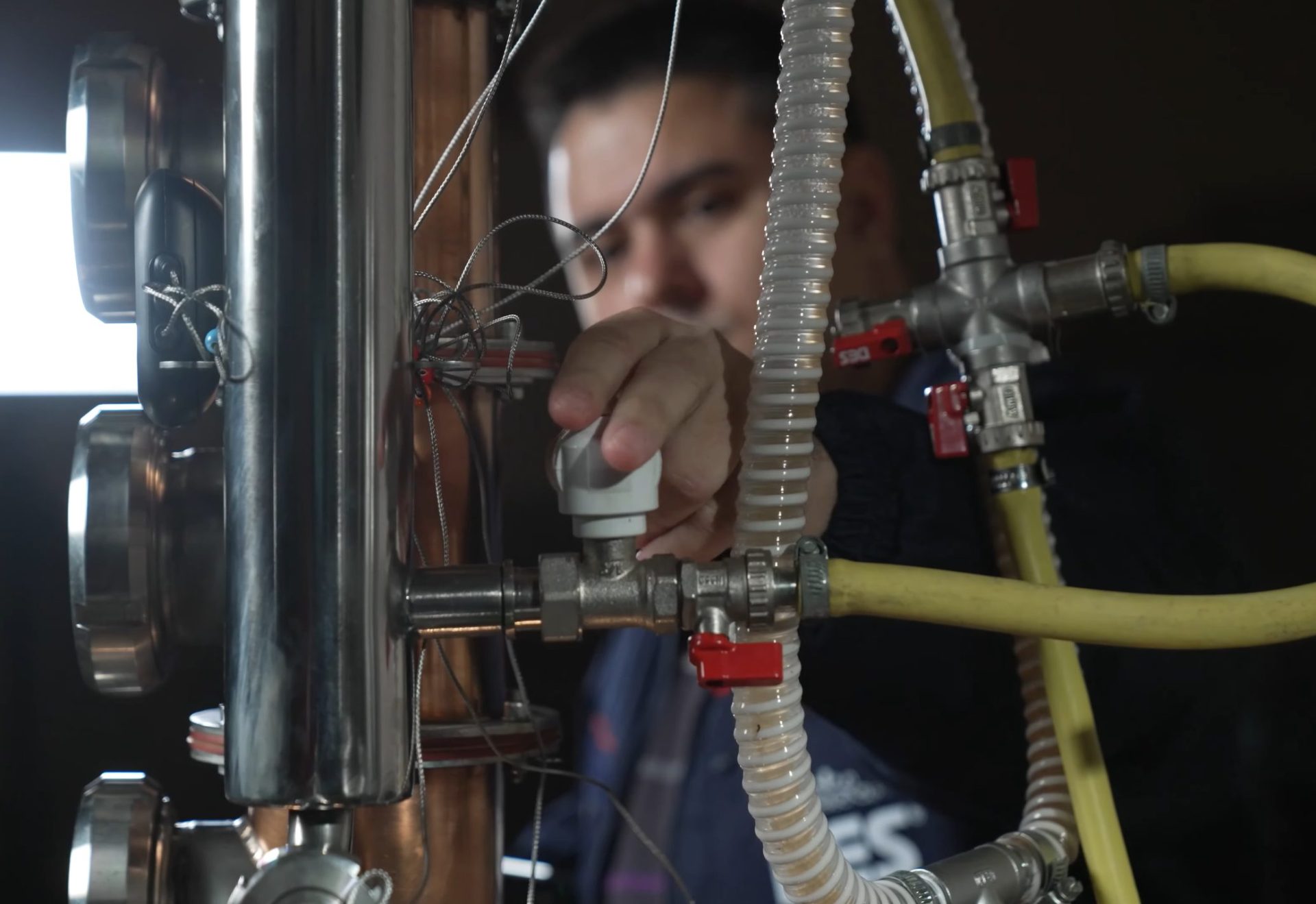 Професионален казан за ракия с колона 100 литра DES, Eлектрическо или Газово нагряване, Медна ректификационна колона, Мобилно смарт управление на дестилацията - Image 9