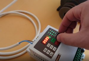 Как се Настройва Честотен Регулатор