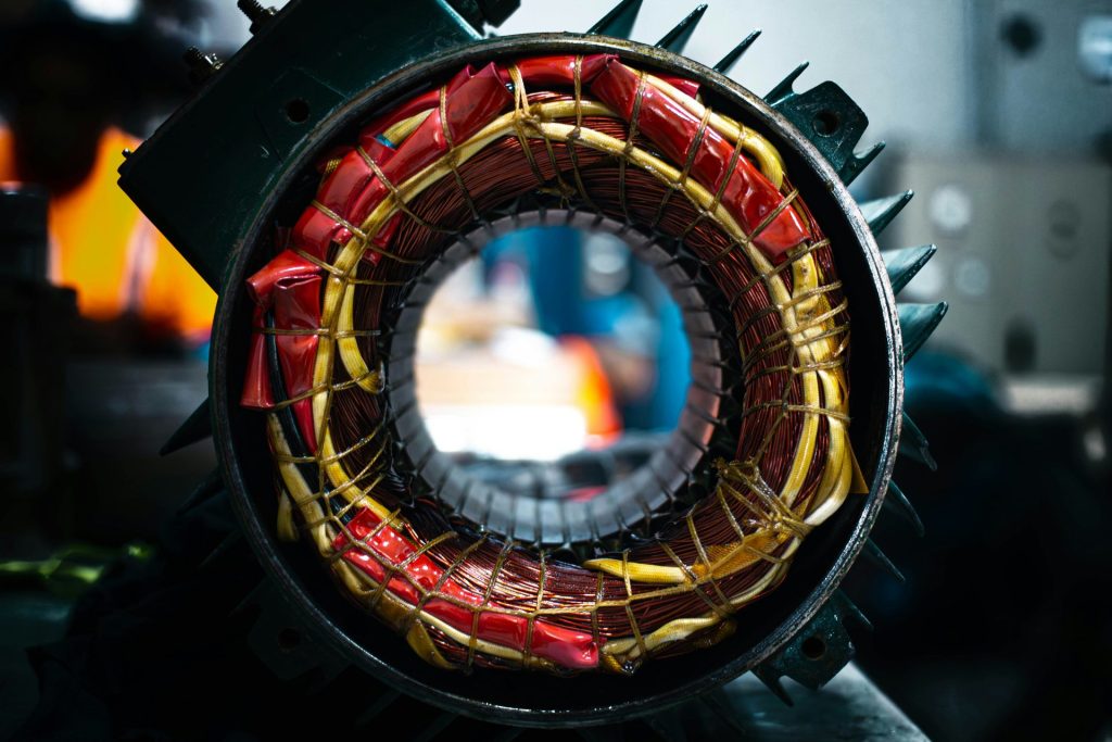 Как се Регулират Оборотите на Асинхронен Двигател